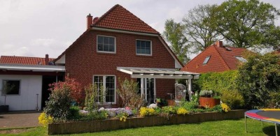 Einfamilienhaus mit Garten, Keller, Carport und Doppelgarage