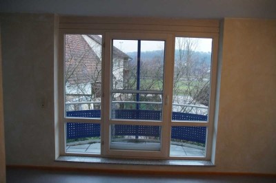 Schöne und sehr helle 2,5-Zimmer-Wohnung mit Balkon und Einbauküche in Vaihingen an der Enz - Roßwag