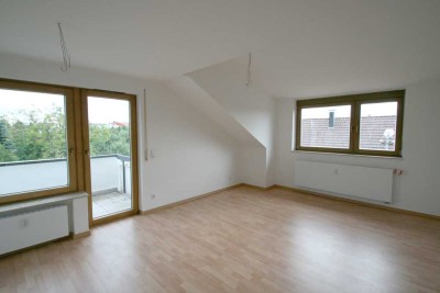 Helle, freundliche 3-Zimmer-DG-Wohnung mit Balkon