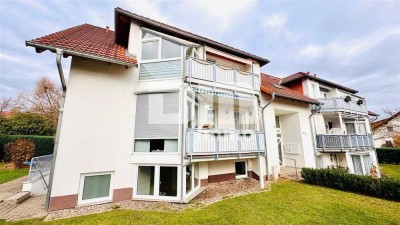 Schöne Dachgeschosswohnung mit umfangreicher Ausstattung, zwei Balkonen und Stellplatz