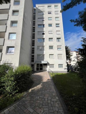 Große, helle Wohnung mit Terrasse, Aufzug und Tiefgarage