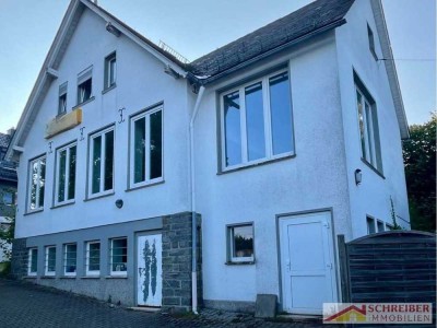 Gut sanierte ehemalige Schule in Bad Berleburg-Sassenhausen zu verkaufen.