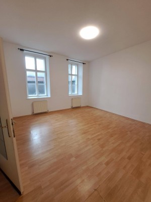 Singlewohnung im EG (hofseitig) nahe Servitenviertel, Hauptmiete