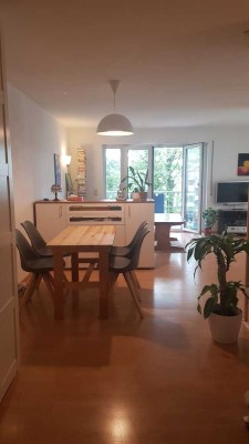 Gepflegte 3-Zimmer-EG-Wohnung mit Balkon und Einbauküche in Königstein im Taunus