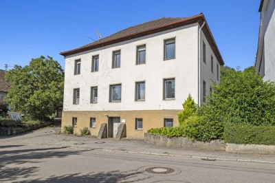 Altes Schulhaus sucht Käufer mit kreativen Ideen! 5-Zimmer-Wohnung + ehemalige Schulräume mit Charme