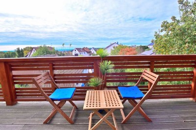 große DG Wohnung mit Ausblick und Einbauküche