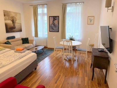 Seltene Gelegenheit: 2-Zimmer Altbauwohnung mit hofseitigem Balkon