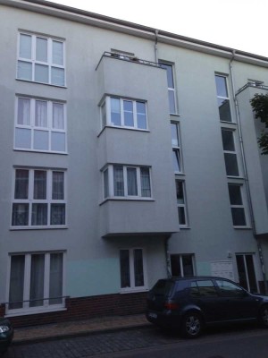 2-Zimmer-Wohnung mit Balkon in der schönen KTV