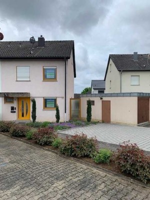 Doppelhaushälfte in BFH-Jagstfeld mit Wintergarten, Garage und 2 PKW-Stellplätzen