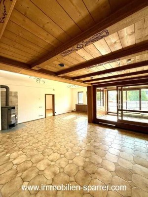 Großzügige 4-Zimmer-Wohnung mit Dachterrasse und Wintergarten