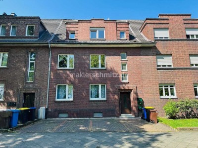 M'GLADBACH - EICKEN
3-FAMILIENHAUS MIT GARTEN IN VERMIETUNGSSICHERER LAGE!