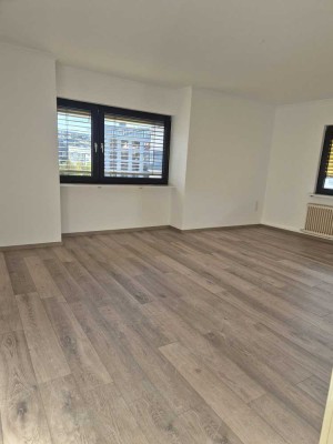 Helle, zentral gelegene Wohnung mit Balkon