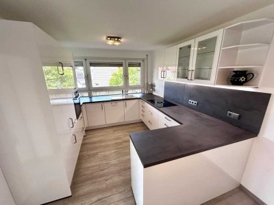 Helle 4,5-Zimmer Wohnung mit neuwertiger Einbauküche, Balkon und Aufzug
