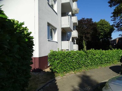 ° ° ° Schön renovierte und sonnige 3-Zim.-Wohnung im Hochparterre mit Balkon! ° ° °