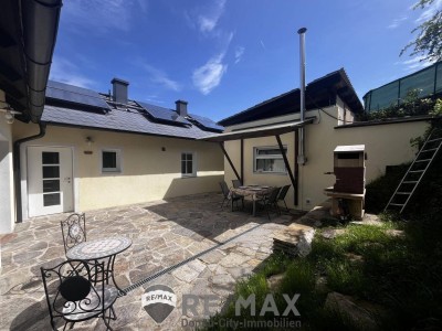 "Solides Haus mit herrlichem Grundstück mit Blick auf die Burg"