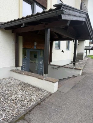MIETER GESUCHT ab sofort: Siegsdorf, 3-Zi., 80qm, Balkon mit Bergblick, neue EBK & Bad, Stellplatz