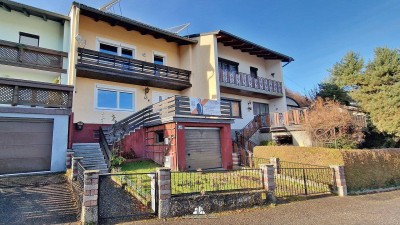 DEIN ZUHAUSE in Gmunden am Traunsee: Teilsaniertes Reihenhaus am Stadtrand