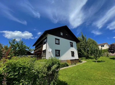 Mehrfamilienhaus mit 3 Wohneinheiten, 3 Garagen und tollem Garten