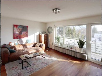 Helle 2-Zimmer-Dachgeschosswohnung mit Südbalkon