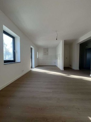 Schöne kernsanierte 4 Zimmer Wohnung mit Balkon