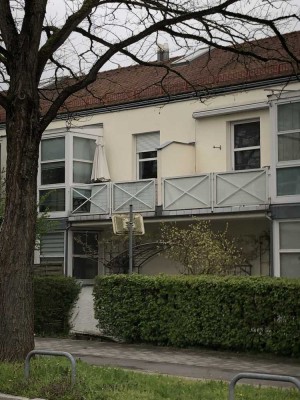 Beste Lage Rennnplatz gepflegte 2 Zimmer-Wohnung mit Terrasse und Einbauküche