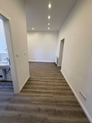 Erstbezug nach Sanierung 2-Zimmer-Wohnung mit gehobener Innenausstattung in Düsseldorf