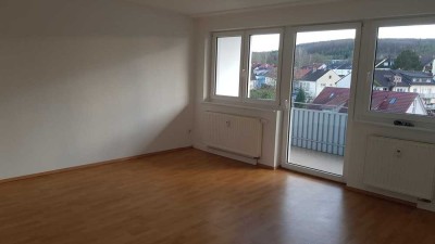 Helle gemütliche 3,5-Zimmer-Wohnung mit gr. Balkon, EBK und eigenem Garten