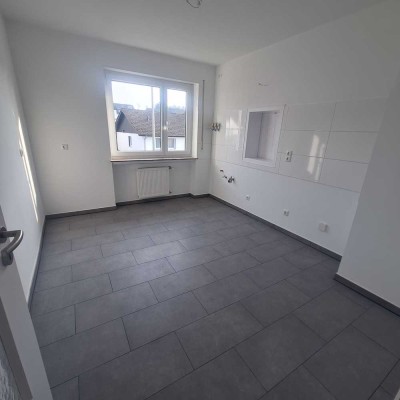 Erstbezug nach umfangreicher Sanierung: Geschmackvolle 4-Zimmer-Wohnung mit Balkon in Taunusstein