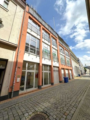 Großzügige Maisonettewohnung mit 2 Zimmern - Dachterrasse, EBK, Abstellkammer in der Stadtmitte