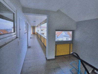 Geschmackvolle, sanierte 2-Zimmer-Wohnung mit Balkon und EBK in Neckarsulm