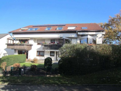 Großzügige, gepflegte 3-Zimmer-Wohnung mit schönem Eckbalkon in ruhiger Stadtrand-/Halbhöhenlage ...