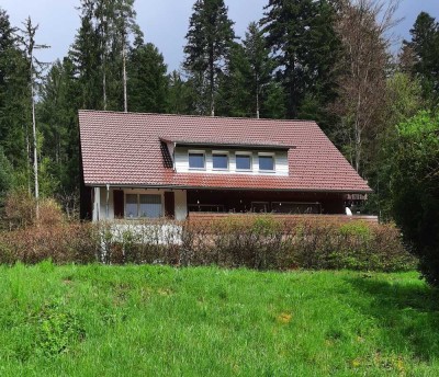 Großzügiges Wohnhaus mit Traumaussicht + 3 Garagen