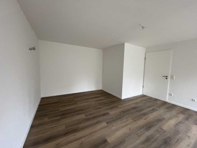 Erstbezug nach Sanierung mit Balkon: freundliche 2-Zimmer-Wohnung in Essen