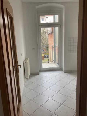 Helle 2-Raum-Wohnung mit Balkon im 1. OG