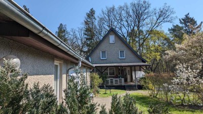 Solides Einfamilienhaus mit großem Nebengelass