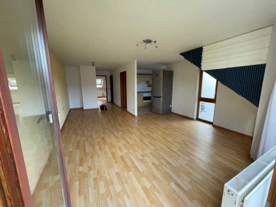 Charmante 2-Zimmer-Dachwohnung mit Tiefgaragenstellplatz in zentraler Lage von Obersulm-Affaltrach