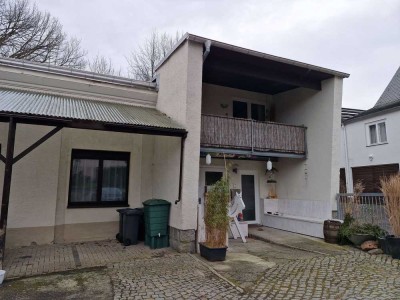 Schönes Reihenendhaus und große Mehrzweckhalle in Lichtenstein!