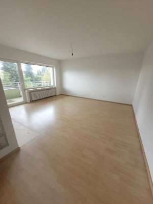 Schöne großzügige 3-Zimmer-Wohnung mit Balkon
