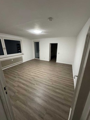 frisch renovierte 2 Zimmer Wohnung