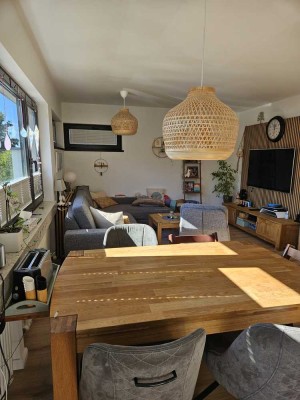 Helle teilmöblierte 3-Zimmer Wohnung mit Balkon im schönen Bensberg