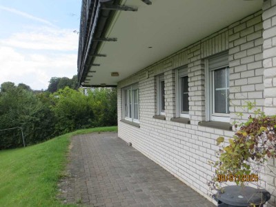 Attraktive 3-Raum-Souterrain-Wohnung mit geh. Innenausstattung und Südterrasse