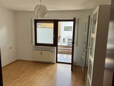 Geschmackvolle 2-Zimmer-Wohnung mit gehobener Innenausstattung mit Balkon bis 04/2026