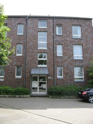 Gut geschnittene, helle 2-Zimmer-Wohnung mit Balkon und Tiefgaragenstellplatz in ruhiger Lage