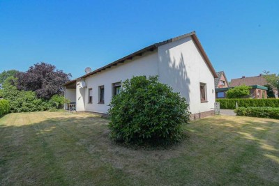 6591 - Ihr neues Zuhause im Grünen – gemütlicher Bungalow mit viel Raum zur Entfaltung!