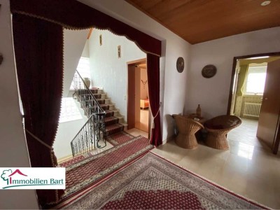GRENZNÄHE: 247 M² WOHNHAUS / GARTEN UND TERASSE / 2 GARAGEN / RUHIGE UND SONNIGE LAGE!