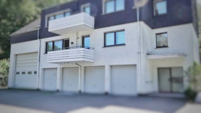 Schöne Wohnung mit Küche, Balkon und Stellplatz