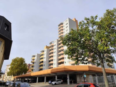 Attraktiv und Preiswert - 2 Zimmerwohnung in Zentrumsnähe mit Balkon und Aufzug