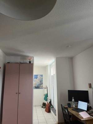 Geschmackvolle 1-Zimmer-Wohnung mit Balkon und Einbauküche in Stuttgart
