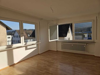 Südseite von Baden-Baden: 3 1/2-Zi-Whg am Hardberg, 1.OG, Balkon, TGL-Bad, G-WC, Garten, Garage