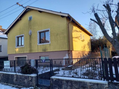 Älteres Einfamilienhaus mit Traumgarten und Biotop